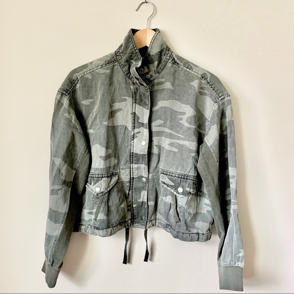 Splendid Jackets & Blazers - NWT Splendid Small Camo Cropped Camo Jacket
